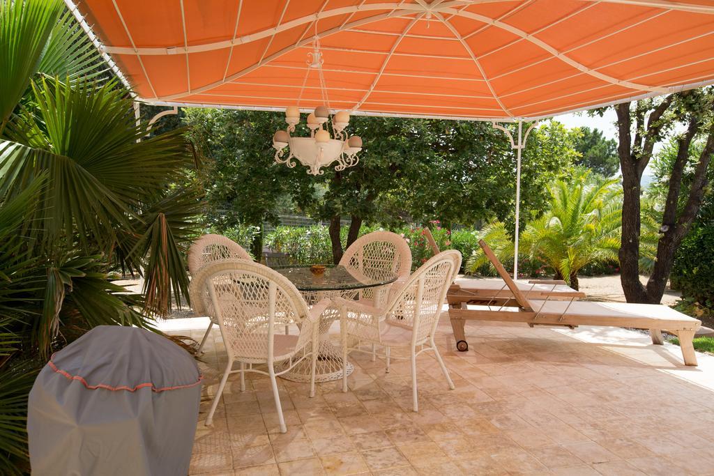Hotel La Tarentane Grimaud Exteriér fotografie